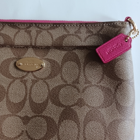 EUC Coach wristlet in signature coated canvas - Picture 2 of 6